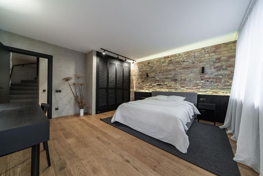 3 Storey With A Character And A Terrace Huoneisto